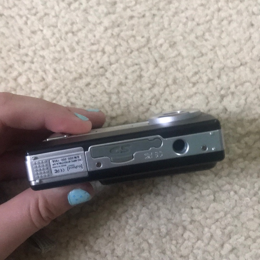 VuPoint Solutions Digital Camera - Picture 2 of 6